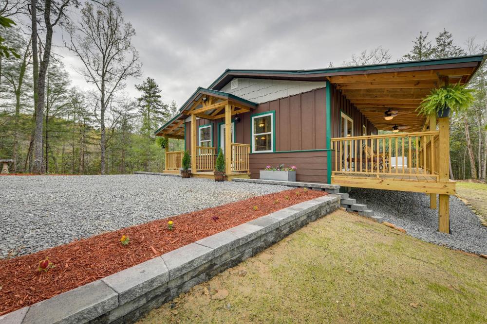 Scenic Murphy Cabin with Hot Tub, Fire Pit and Views